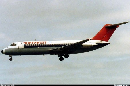 Northwest DC-9-14 1986 N8911E.jpg