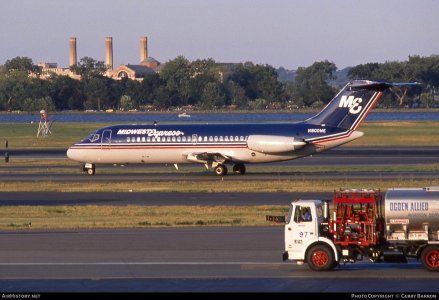 Midwest Express DC-9-14 N800ME.jpg