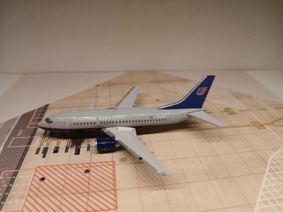 United 737-522 1993 N936UA L.jpg