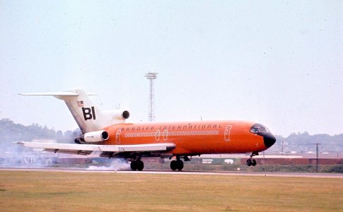 Braniff 727-200 1965 N402BN R.jpg