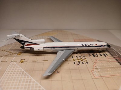 Delta 727-225A N8890Z R.jpg
