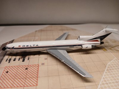 Delta 727-225A N8890Z L.jpg