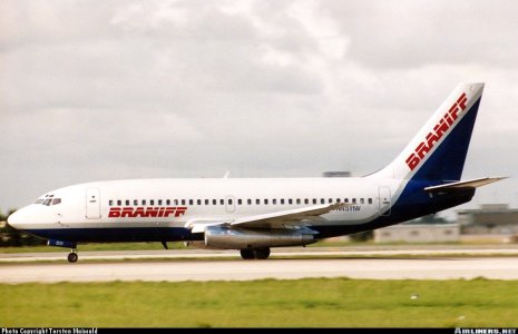 Braniff II 737-247 N4511W L.jpg