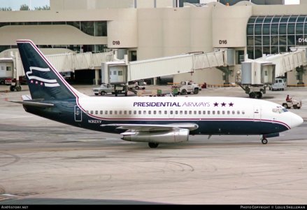 Presidential 737-200 N312XV.jpg