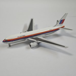 400006   B767-200         United Airlines    N601UA (2).jpg