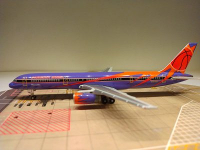America West 757-200 1996 N907AW Suns L.jpg