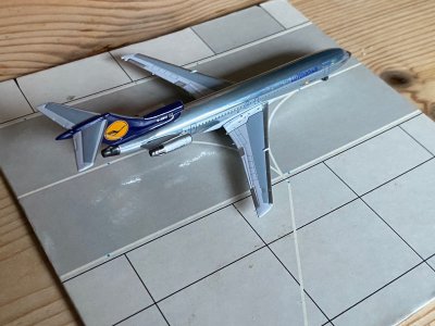 Aeroclassics LH B727-200 Chrome D-ABCI (3).jpg