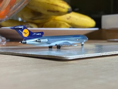 Aeroclassics LH B727-200 Chrome D-ABCI (4).jpg