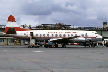 OE-IAM Viscount Austrian AL Gatwick 15-08-1968 SW.jpg