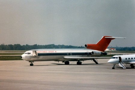 Northwest 727-251 N287US IND_19850526_N287US_01.jpg