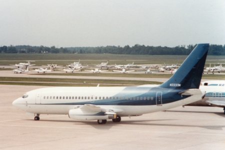 JM Mecom Co 737-2A6 N3333M IND_19850527_01.jpg