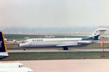 Ozark DC-9-31 1968 N979Z IND_19820530_01.jpg