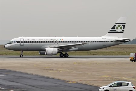 Aer_Lingus_(Retro_livery),_EI-DVM,_Airbus_A320-214_(40642687571).jpg