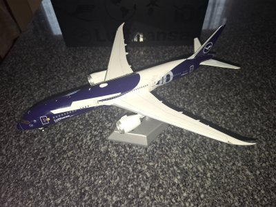 #419 Lufthansa B787-9 D-ABPA SQ Wings.jpg