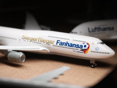 LH748_02.jpg