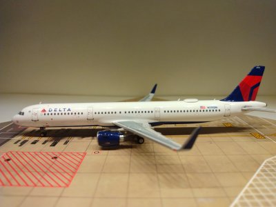 Delta A321-211WL N339DN L.jpg