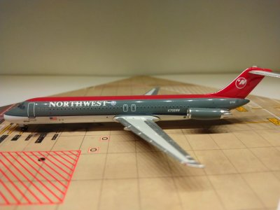 Northwest DC-9-41 1989 N756NW L.jpg