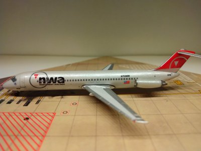 Northwest DC-9-41 2003 N759NW L.jpg