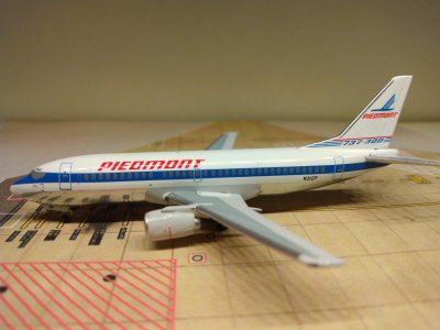 Piedmont B737-301 N312P L.jpg