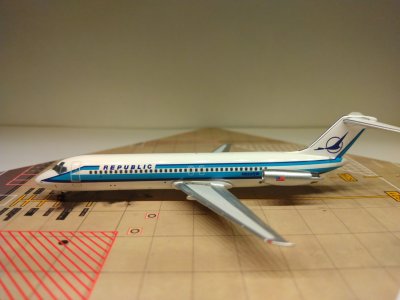 Republic DC-9-31 N922RW L.jpg