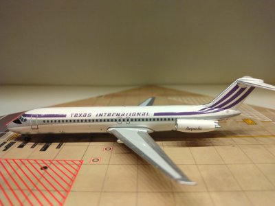 Texas International DC-9-31 N1308T L.jpg