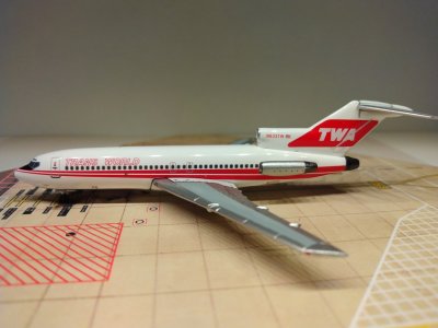 Trans World B727-031 N833TW L.jpg