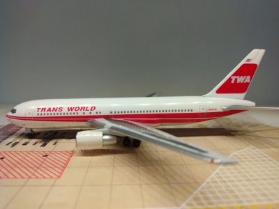 Trans World B767-231ER 1979 N608TW L.jpg