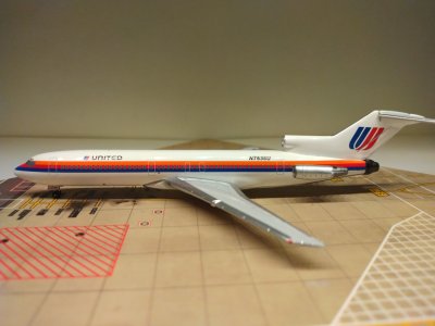 United B727-222 N7636U L.jpg