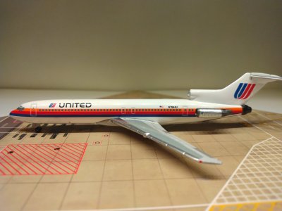 United B727-222 N7644U L.jpg