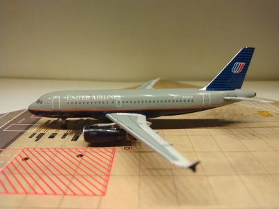 United A319-131 1993 N844UA L.jpg