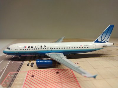 United A320-232 2003 N488UA L.jpg