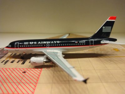 US Airways A319-112 1997 N700UW L.jpg