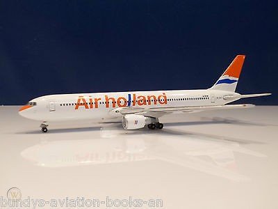 phoenix-boeing-767-300-air-holland-ph_360_ed7533f5efb175b9cedf9f9d54e1e627.jpg