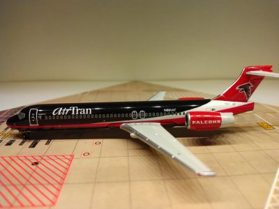 AirTran B717-2BD N891AT L.jpg