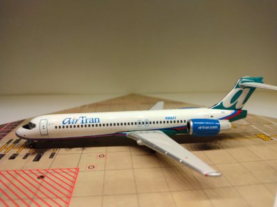 AirTran B717-231 N986AT L.jpg