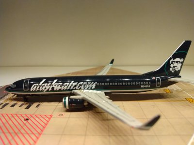 Alaska B737-890WL N548AS L.jpg