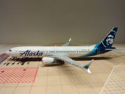 Alaska B737-MAX 9 N913AK L.jpg