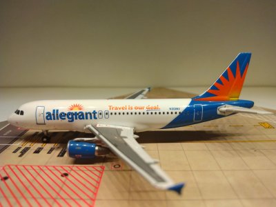 Allegiant A319-112 N301NV L.jpg