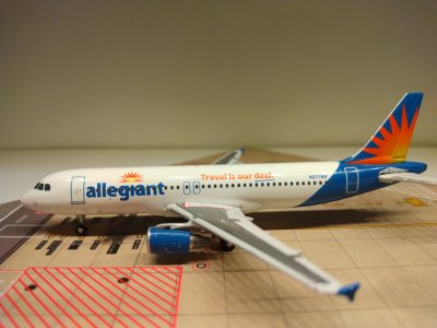 Allegiant A320-214 N217NV L.jpg