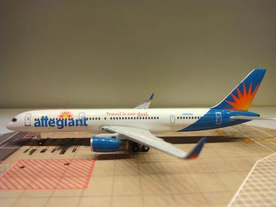 Allegiant B757-204WL N902NV L.jpg