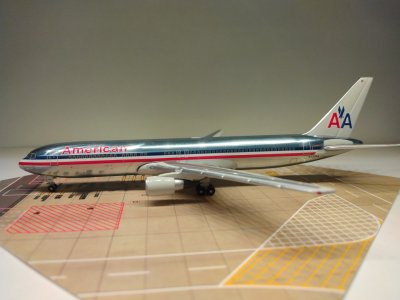 American B767-323ER  N390AA L.jpg