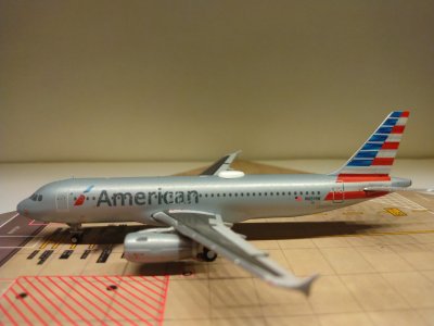 American A320-232 N651AW L.jpg