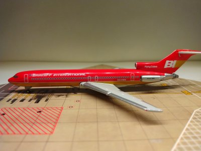 Braniff B727-227A N441BN L.jpg