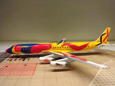 Braniff DC-8-62 N1805 L.jpg