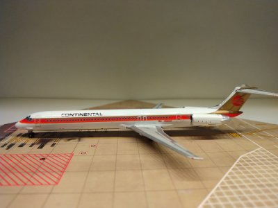 Continental MD-82 N9801F L.jpg
