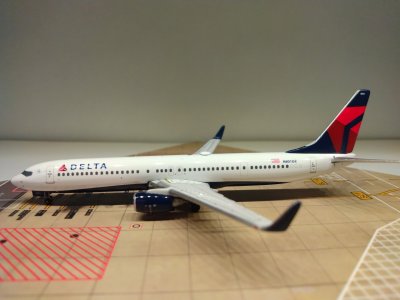 Delta B737-932ERWL N901DZ L.jpg