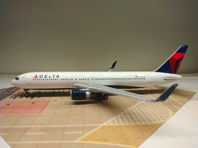 Delta B767-332WL 2007 N191DN L.jpg