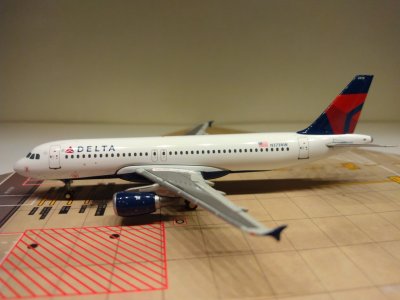 Delta A320-212 N373NW L.jpg