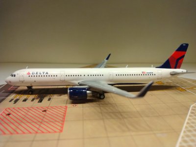 Delta A321-211WL N301DN L.jpg