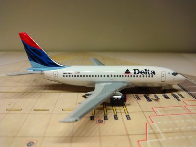 Delta 737-232A 2000 N321DL R.jpg
